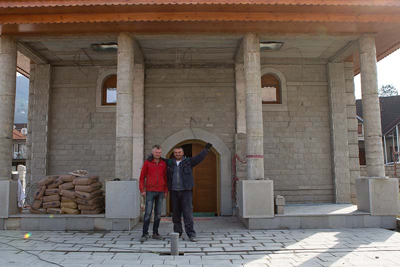 10 Mirko, pravoslavac koji radi na renoviranju džamije